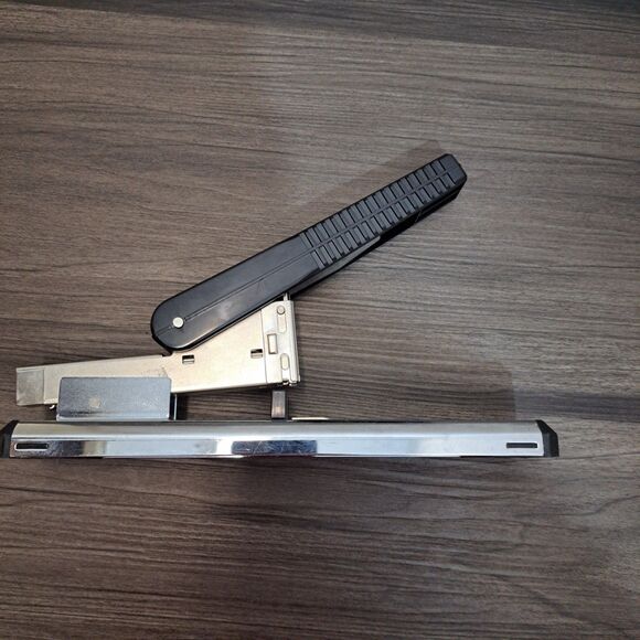 Bates 213HD Heavy Duty Stapler Agrafeuse Forte w/Staple Size Guide Made In Japan - Picture 2 of 4